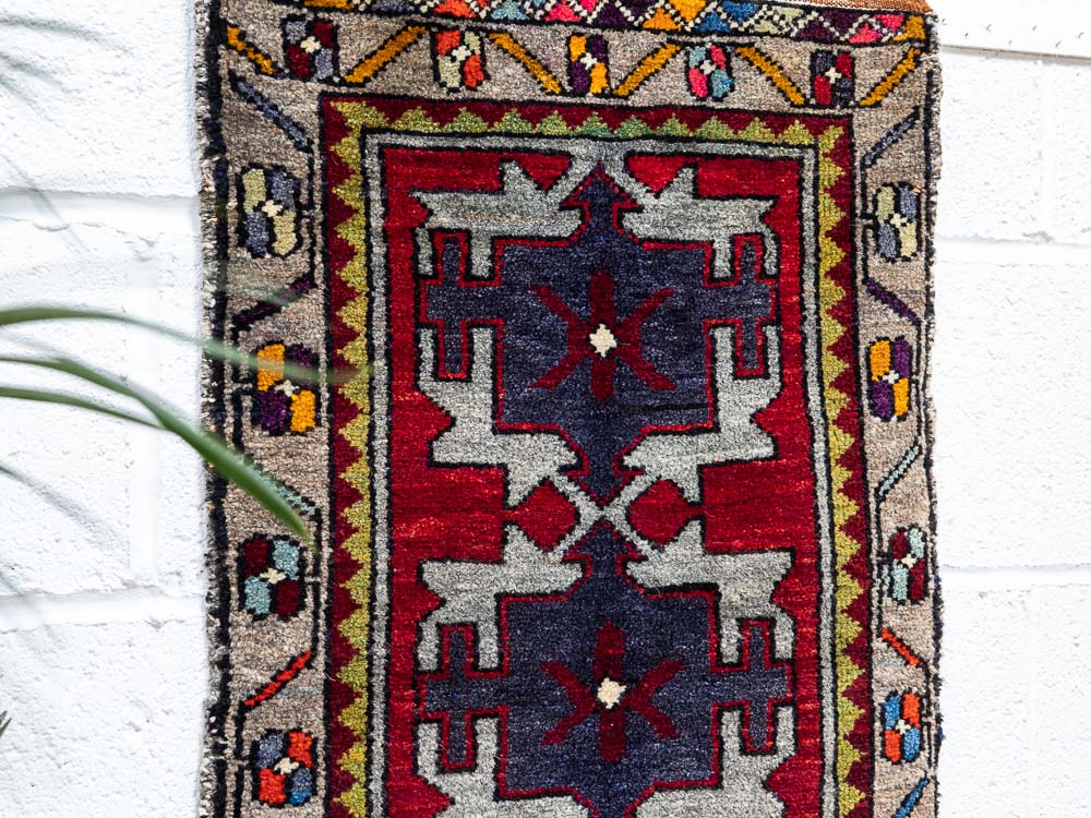 11792 Small Vintage Turkish Malatya Rug 53x92cm (1.9 x 3ft)