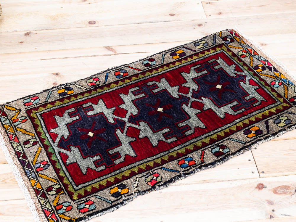 11792 Small Vintage Turkish Malatya Rug 53x92cm (1.9 x 3ft)