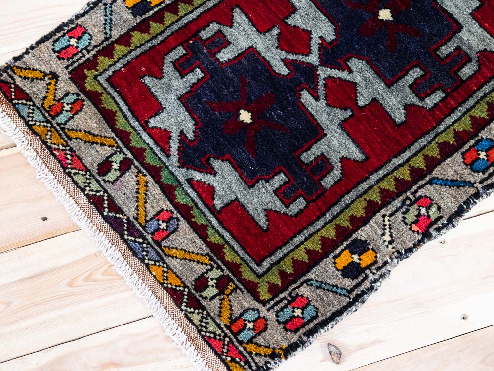 11792 Small Vintage Turkish Malatya Rug 53x92cm (1.9 x 3ft)