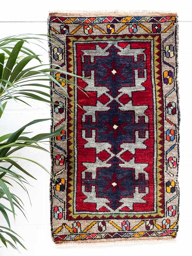 11792 Small Vintage Turkish Malatya Rug 53x92cm (1.9 x 3ft)