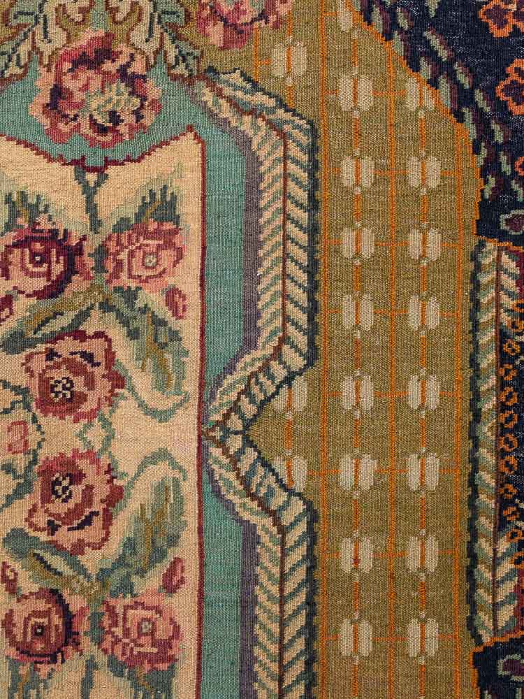 11926 Vintage Moldovan Rose Flower Kilim Rug 197x302cm (6.5 x 9.11ft)