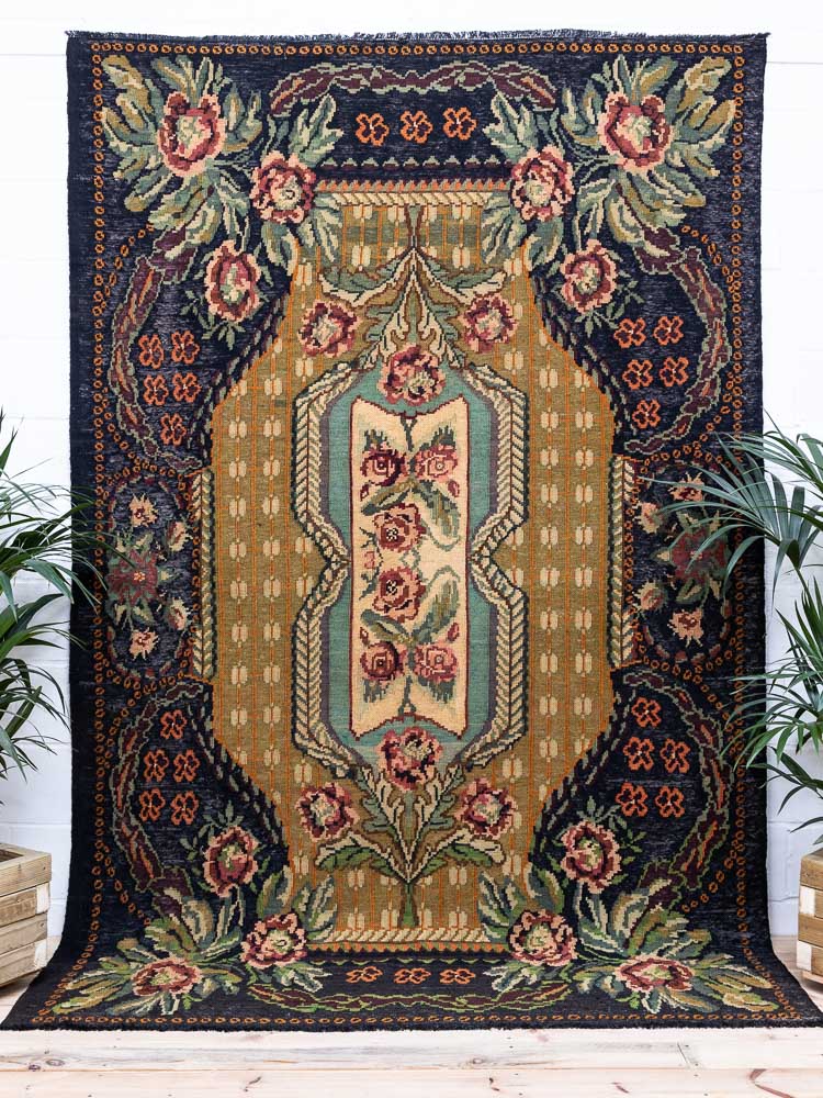 11926 Vintage Moldovan Rose Flower Kilim Rug 197x302cm (6.5 x 9.11ft)