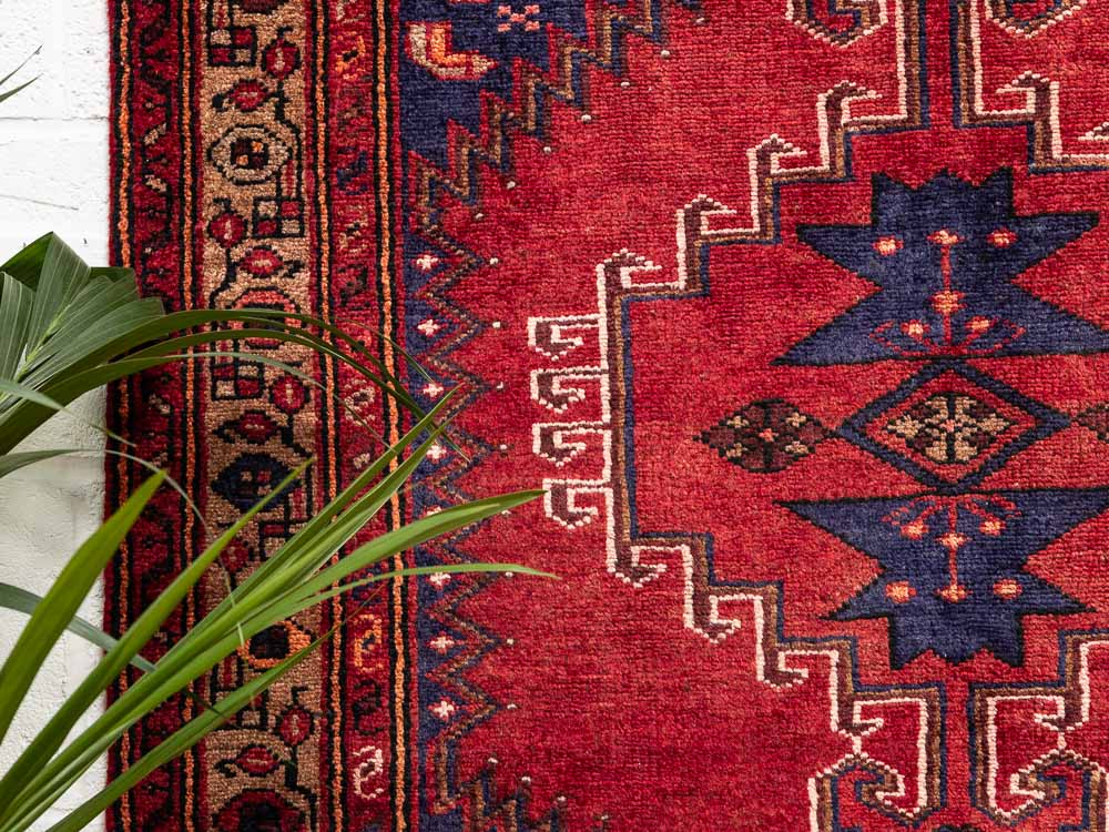 11966 Persian Meshkin Hamadan Rug 111x192cm (3.7 x 6.3ft)