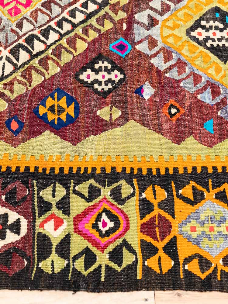 12095 Vintage Turkish Denizli Kilim Rug 210x242cm (6.10 x 7.11ft)