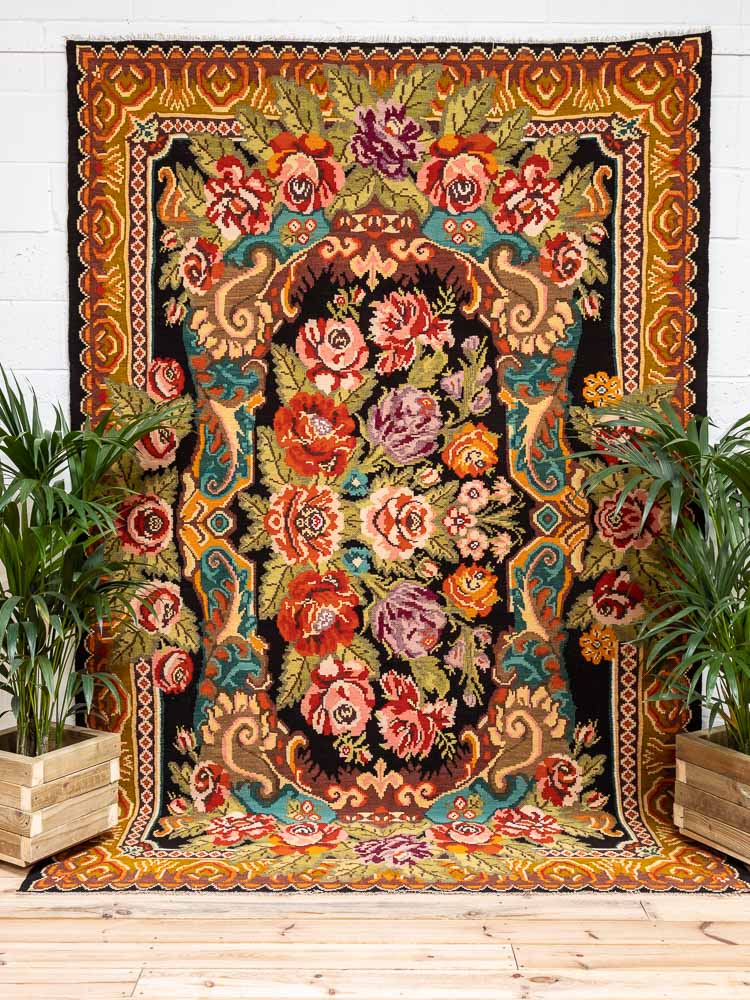 12102 Vintage Moldovan Rose Flower Kilim Rug 209x311cm (6.10 x 10.2ft)