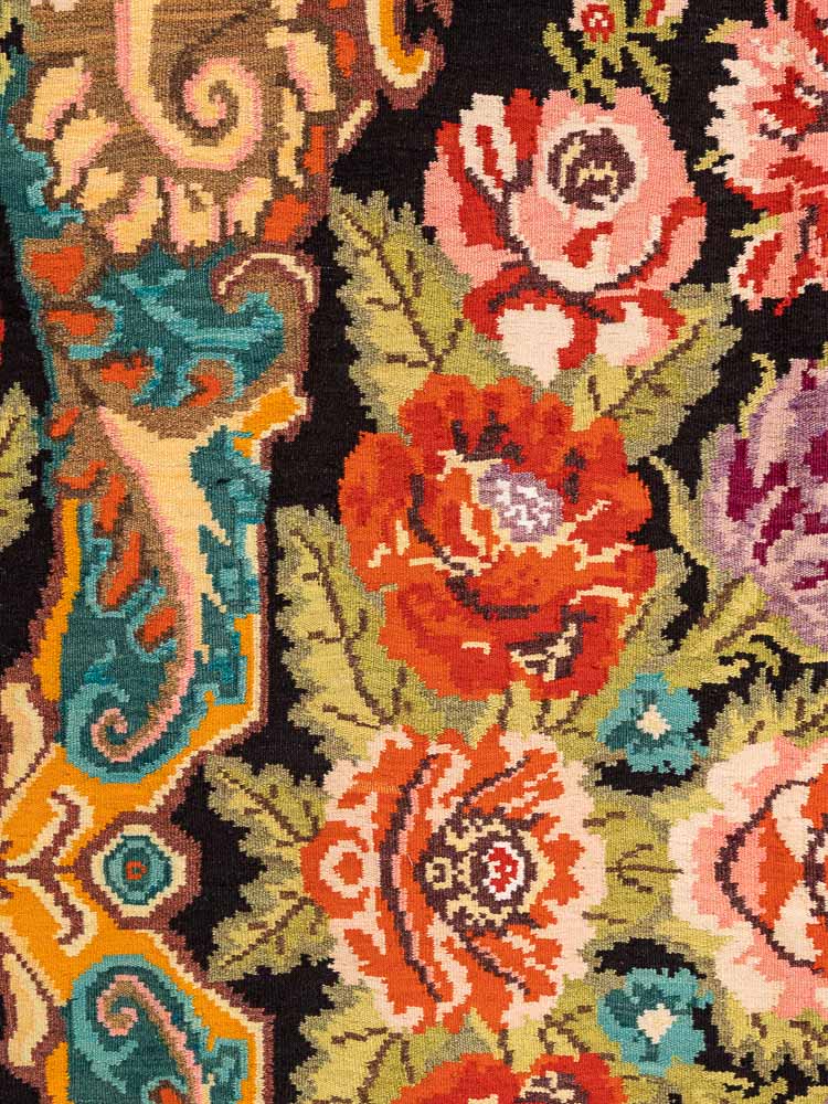 12102 Vintage Moldovan Rose Flower Kilim Rug 209x311cm (6.10 x 10.2ft)