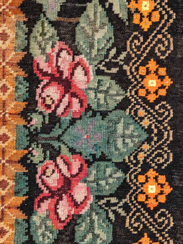 12106 Vintage Moldovan Rose Flower Kilim Rug 162x260cm (5.3 x 8.6ft)