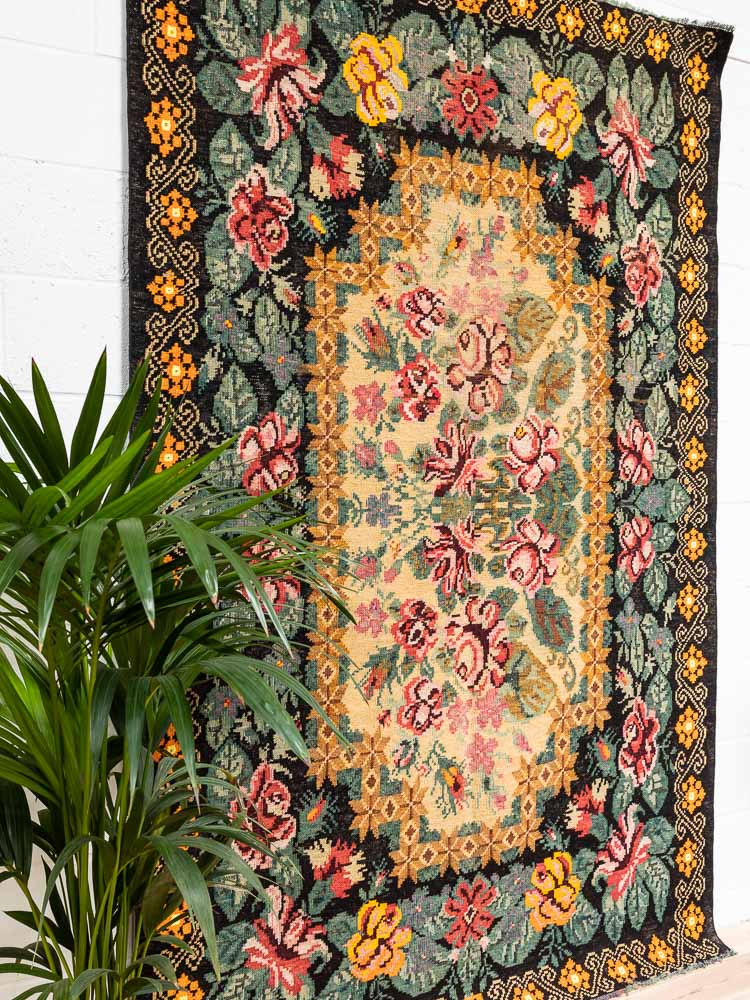 12106 Vintage Moldovan Rose Flower Kilim Rug 162x260cm (5.3 x 8.6ft)