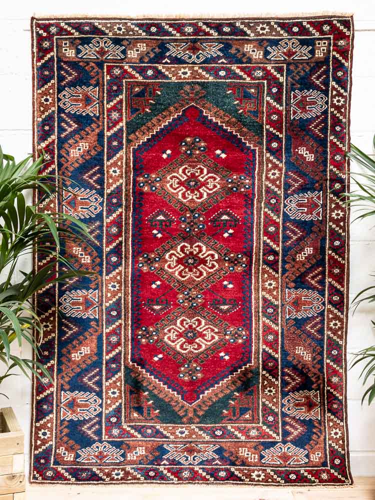 12125 Vintage Turkish Dosemealti Pile Rug 134x193cm (4.4 x 6.4ft)