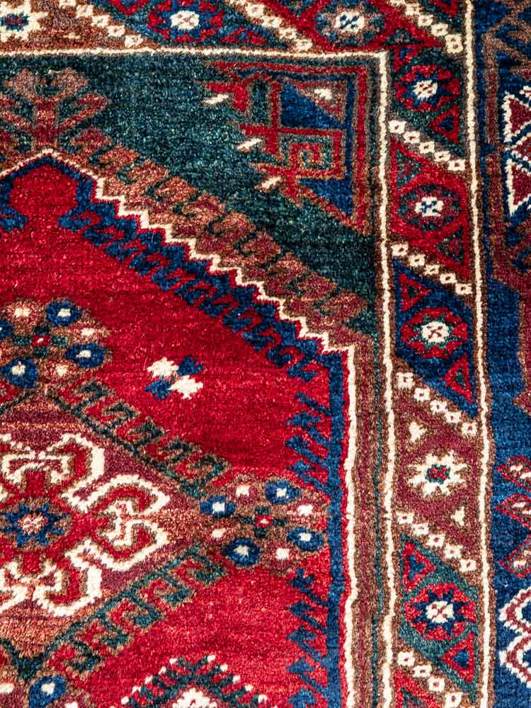 12125 Vintage Turkish Dosemealti Pile Rug 134x193cm (4.4 x 6.4ft)