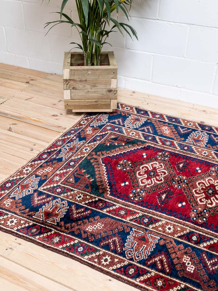 12125 Vintage Turkish Dosemealti Pile Rug 134x193cm (4.4 x 6.4ft)