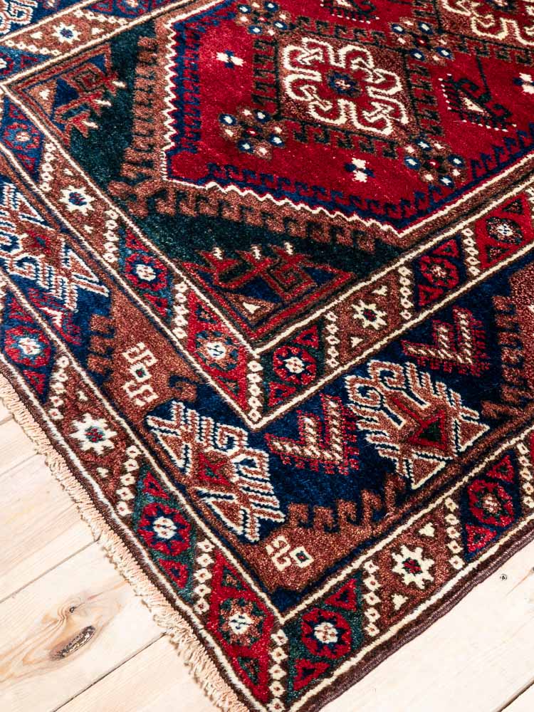 12125 Vintage Turkish Dosemealti Pile Rug 134x193cm (4.4 x 6.4ft)