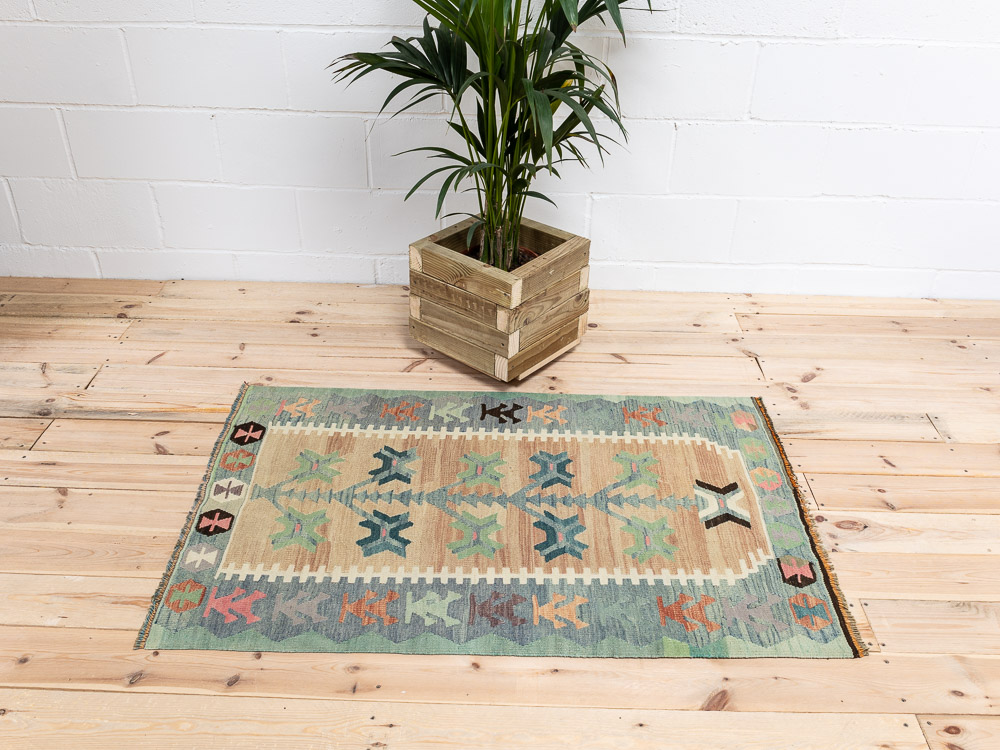 12138 Vintage Turkish Esme Kilim Rug 84x132cm (2.9 x 4.4ft)