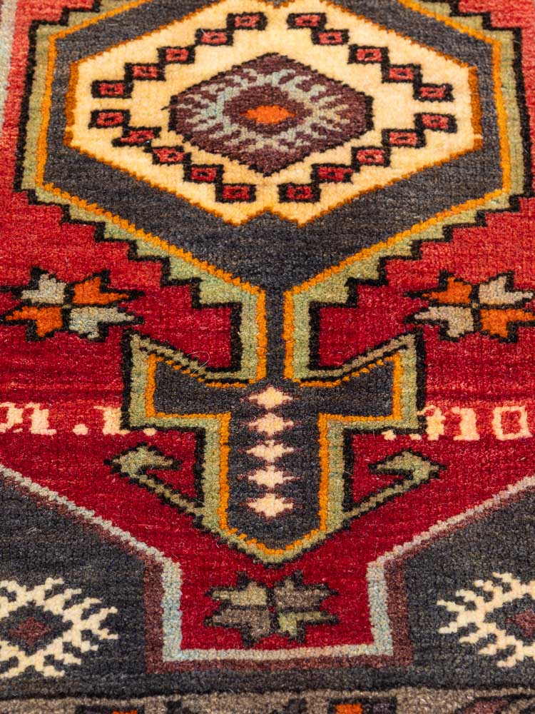 12157 Small Vintage Turkish Sivas Handknotted Rug 47x75cm (1.6 x 2.5ft)