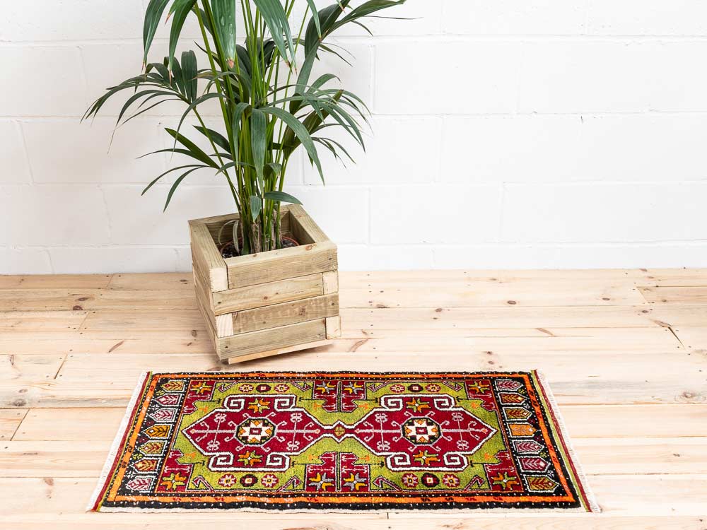 12235 Small Vintage Turkish Cal Rug 54x108cm (1.9 x 3.6ft)