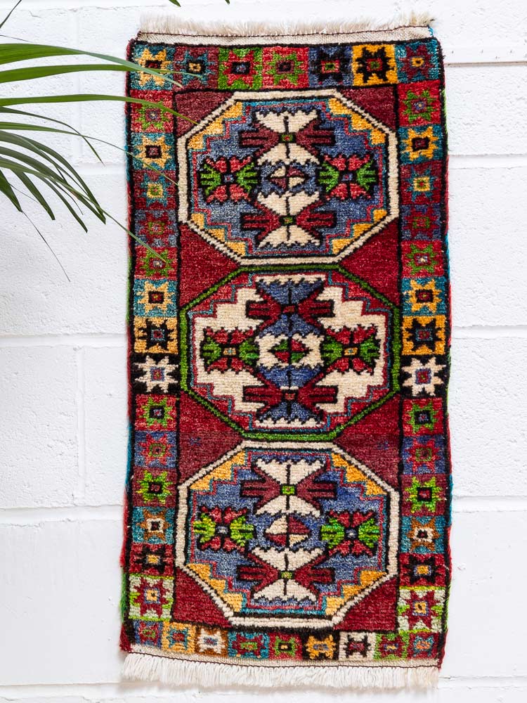 12256 Small Vintage Turkish Vintage Cal Rug 42x84cm (1.4 x 2.9ft)