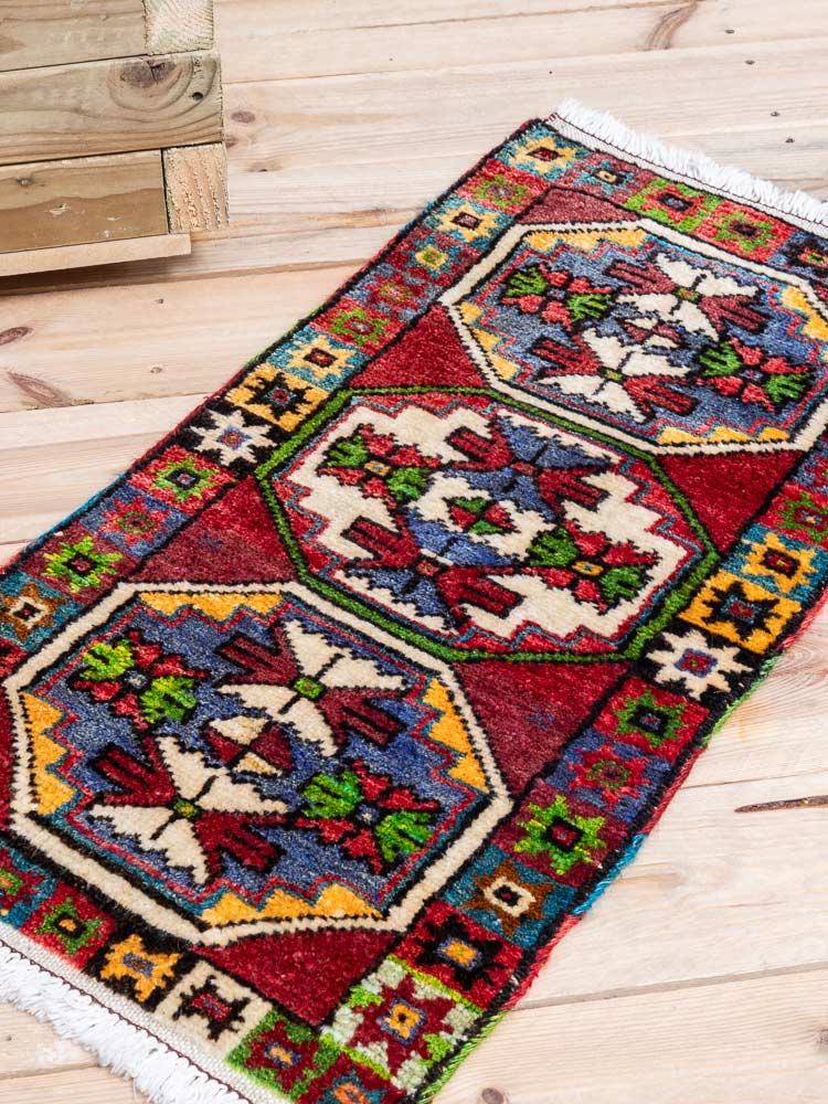 12256 Small Vintage Turkish Vintage Cal Rug 42x84cm (1.4 x 2.9ft)