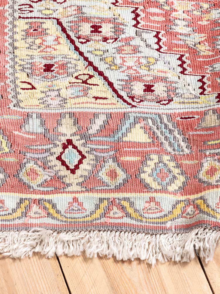 12261 Rare Vintage Persian Silk Senneh Kilim Rug 136x193cm (4.5½ x 6.4ft)