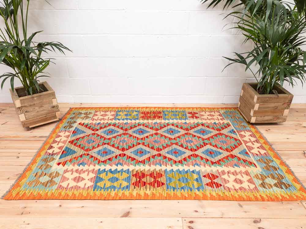 12274 Afghan Vegetable Dyed Kilim Rug 132x194cm (4.4 x 6.4ft)