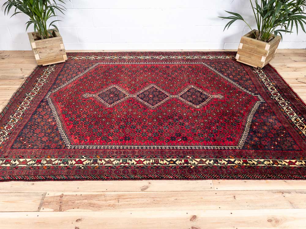 12390 Large Persian Handknotted Shiraz Carpet 205x293cm (6.8½ x 9.7½ft)