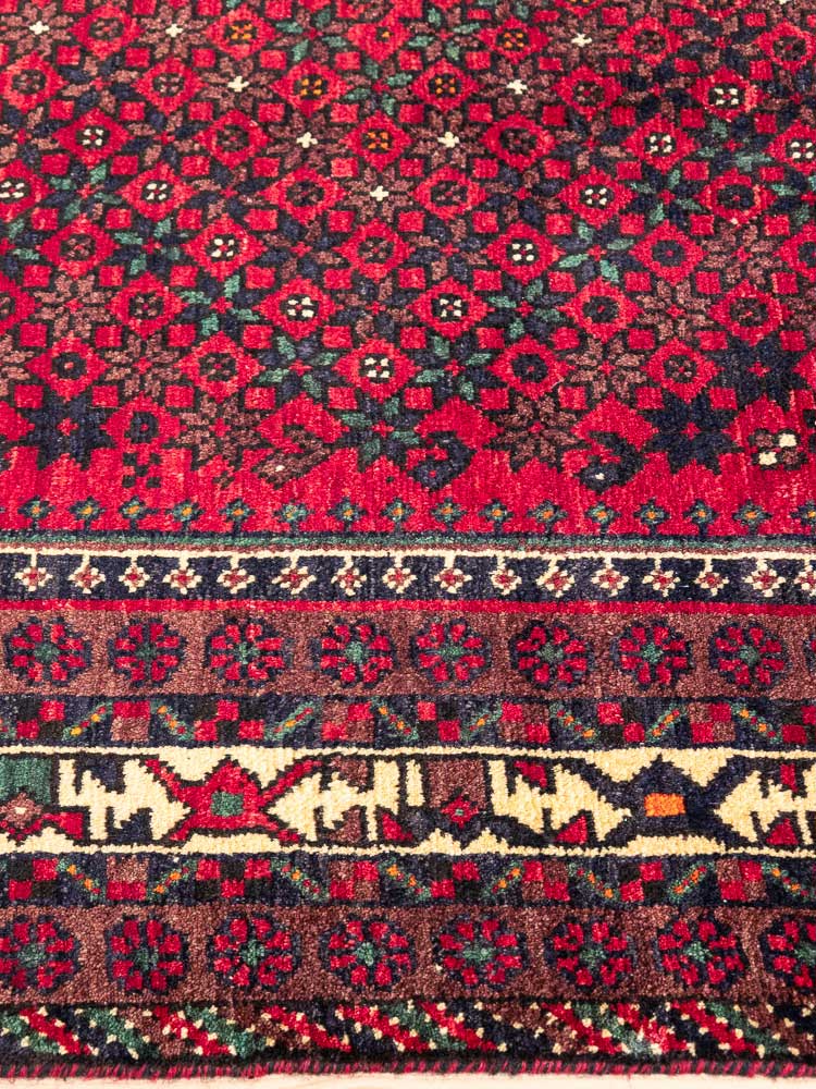 12390 Large Persian Handknotted Shiraz Carpet 205x293cm (6.8½ x 9.7½ft)