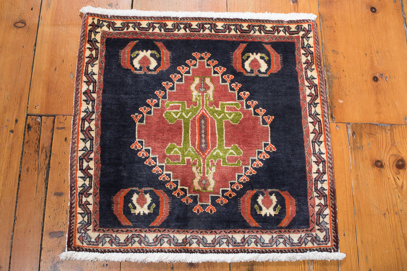 8647 Persian Qashqai Rug 55x58cm (1.9 x 1.10ft)