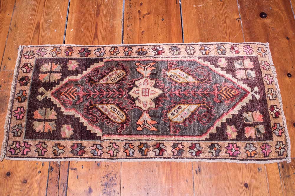 8972 Small Turkish Sivas Rug 47x92cm (1.6 x 3ft)