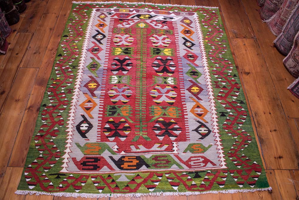 9061 Vintage Turkish Kilim Rug - Esme 131x163cm (4.3 x 5.4ft)