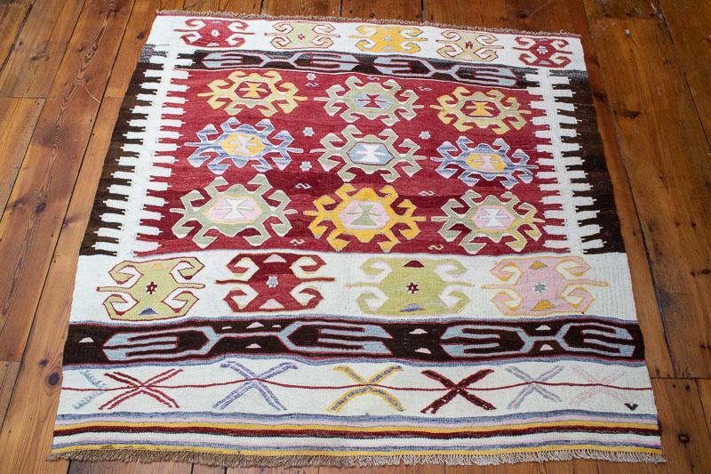 9425 Vintage Turkish Kilim Rug - Afyon 118x123cm (3.10 x 4.0ft)