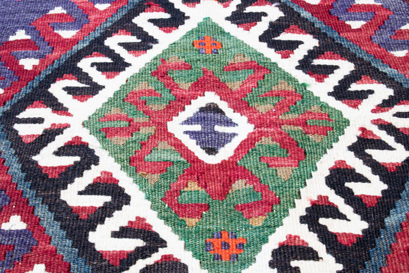 9445 Vintage Turkish Kilim Rug - Esme 118x206cm (3.10 x 6.9ft)