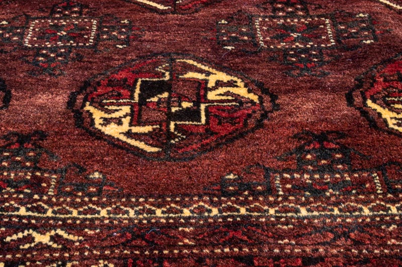 9626 Persian Turkoman Carpet 219x331cm (7.2 x 10.10ft)