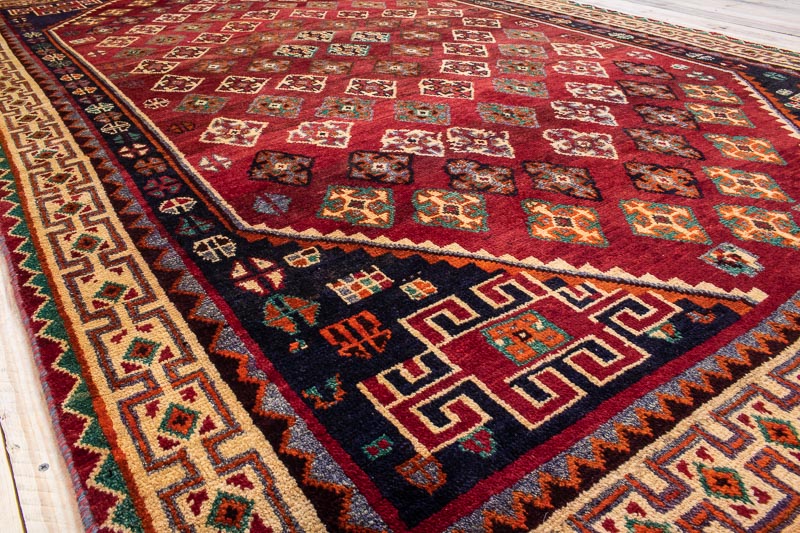 9697 Persian Qashqai Carpet 160x271cm (5.3 x 8.10ft)