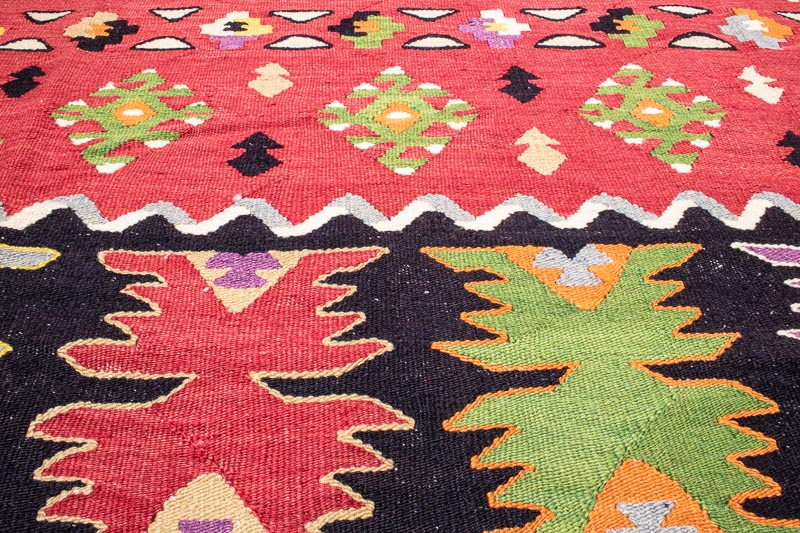 9962 Large Yugoslavian Vintage Kilim Rug 258x312cm (8.5 x 10.2ft)