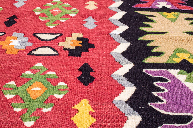 9962 Large Yugoslavian Vintage Kilim Rug 258x312cm (8.5 x 10.2ft)