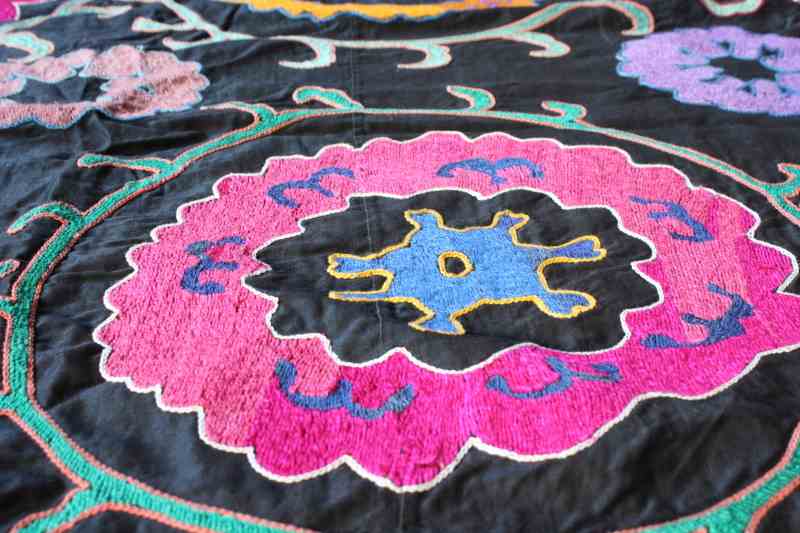 SUZ749 Suzani Embroidery from Uzbekistan 163x220cm
