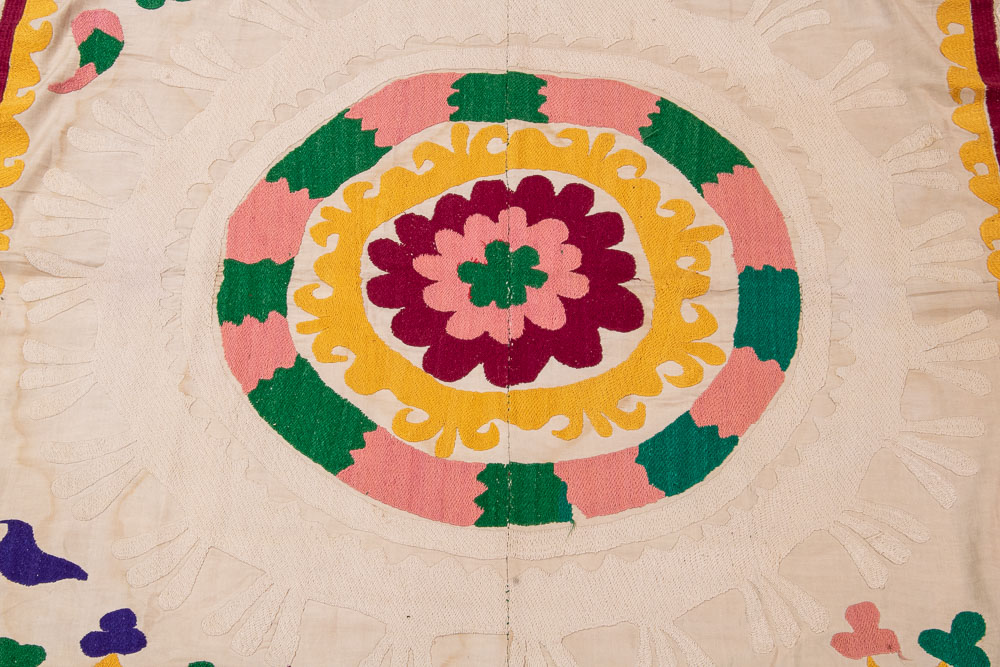 SUZ823 Vintage Uzbek Suzani Embroidery 125x148cm (4.1 x 4.10ft)