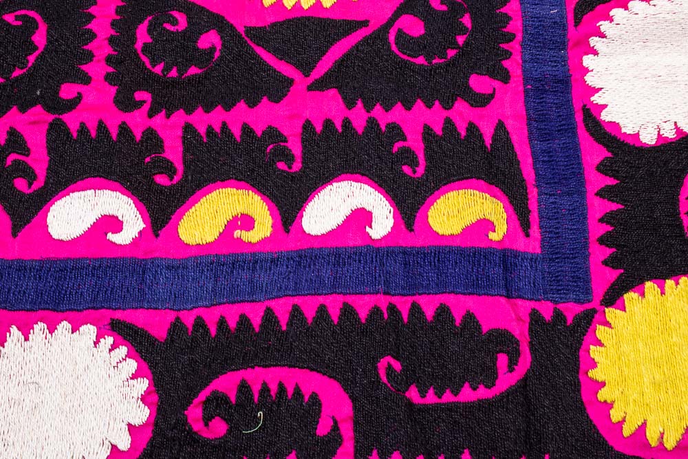 SUZ829 Vintage Uzbek Suzani Embroidery 104x128cm (3.5 x 4.2ft)