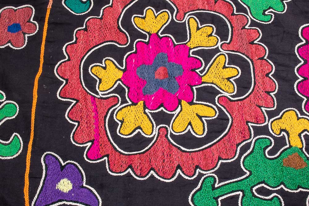SUZ836 Vintage Uzbek Suzani Embroidery 121x184cm (3.11½ x 6.0½ft)