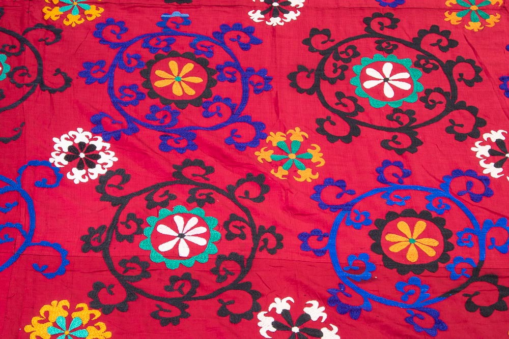 SUZ840 Vintage Uzbek Suzani Embroidery 199x282cm (6.6 x 9.3ft)