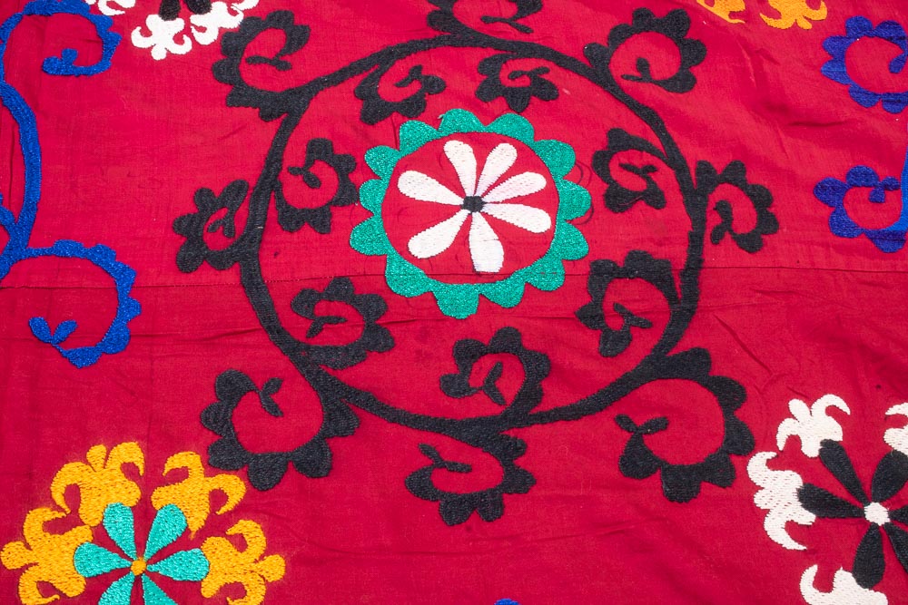 SUZ840 Vintage Uzbek Suzani Embroidery 199x282cm (6.6 x 9.3ft)