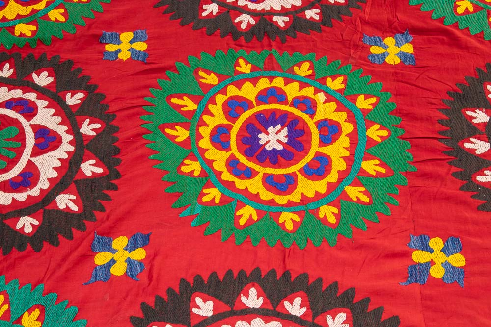 SUZ843 Vintage Uzbek Suzani Embroidery 204x238cm (6.8 x 7.9½ft)