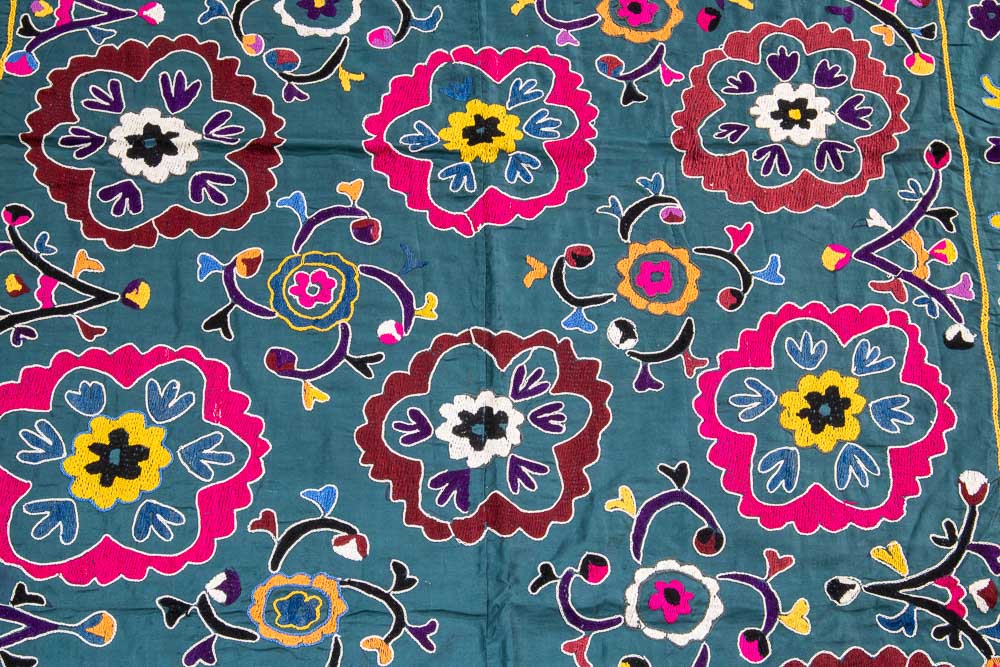 SUZ846 Vintage Uzbek Suzani Embroidery 117x181cm (3.10 x 5.11ft)
