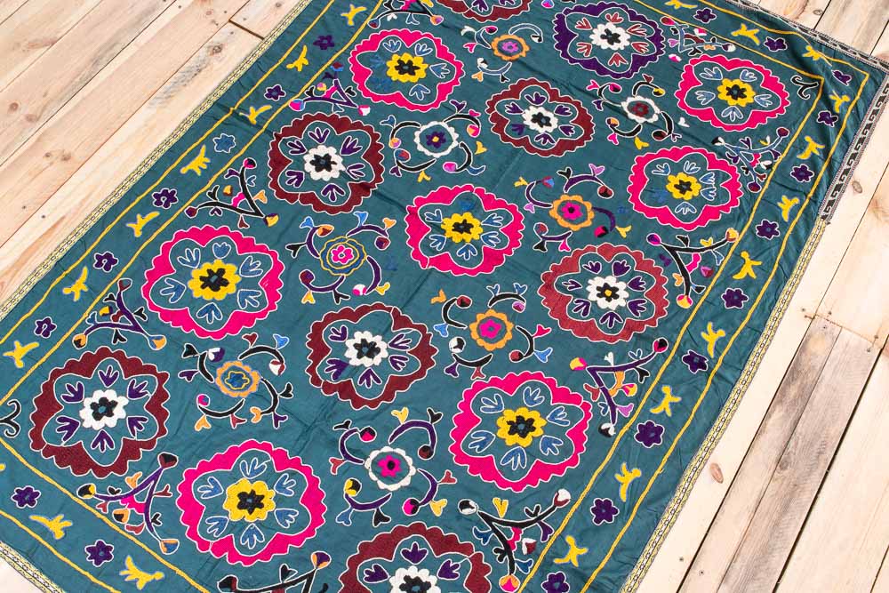 SUZ846 Vintage Uzbek Suzani Embroidery 117x181cm (3.10 x 5.11ft)