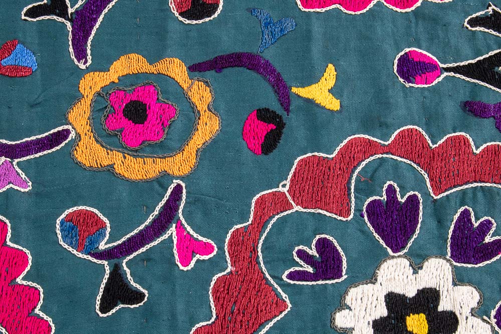SUZ846 Vintage Uzbek Suzani Embroidery 117x181cm (3.10 x 5.11ft)