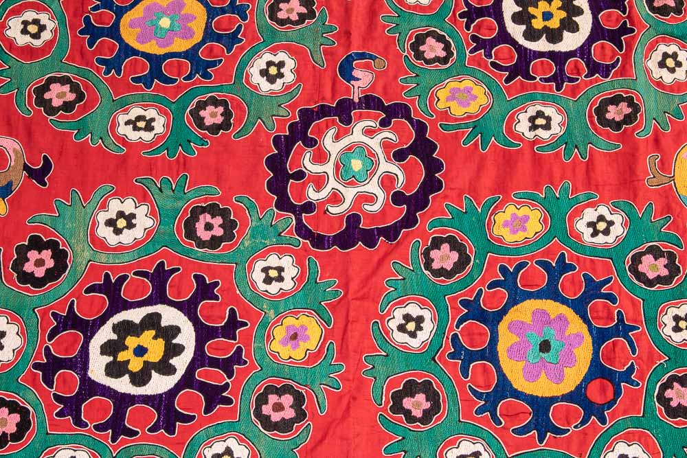 SUZ852 Vintage Uzbek Suzani Embroidery 130x184cm (4.3 x 6.0ft)