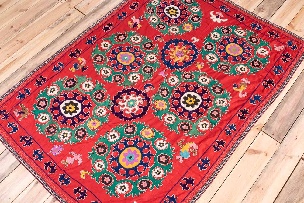 SUZ852 Vintage Uzbek Suzani Embroidery 130x184cm (4.3 x 6.0½ft)