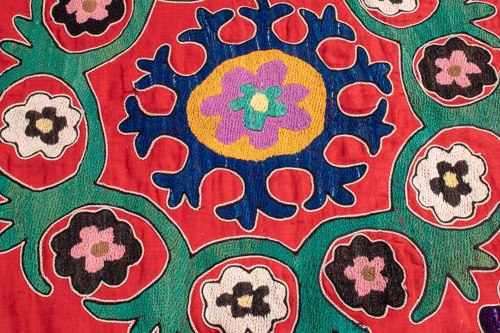 SUZ852 Vintage Uzbek Suzani Embroidery 130x184cm (4.3 x 6.0ft)