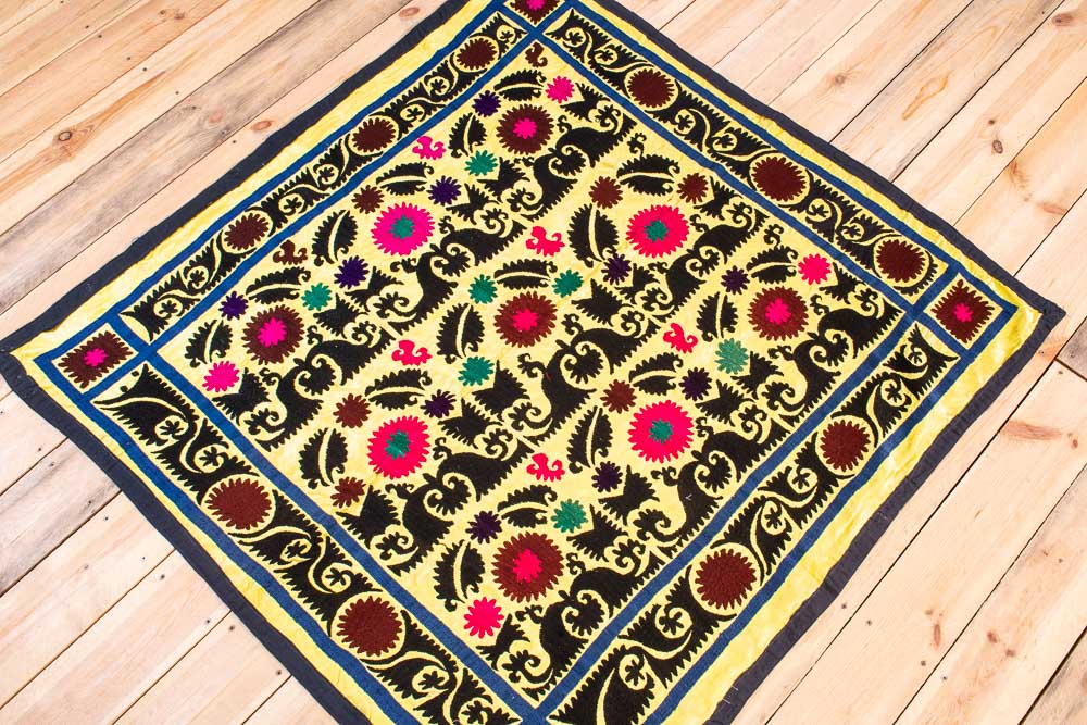 SUZ854 Vintage Uzbek Suzani Embroidery 123x128cm (4.0 x 4.2ft)