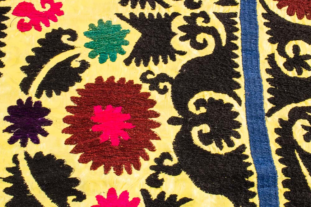 SUZ854 Vintage Uzbek Suzani Embroidery 123x128cm (4.0½ x 4.2½ft)