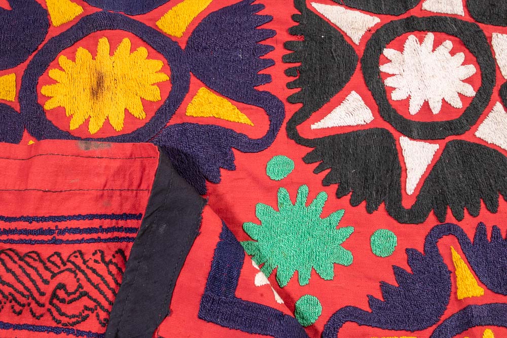 SUZ858 Vintage Uzbek Suzani Embroidery 107x111cm (3.6 x 3.7½ft)